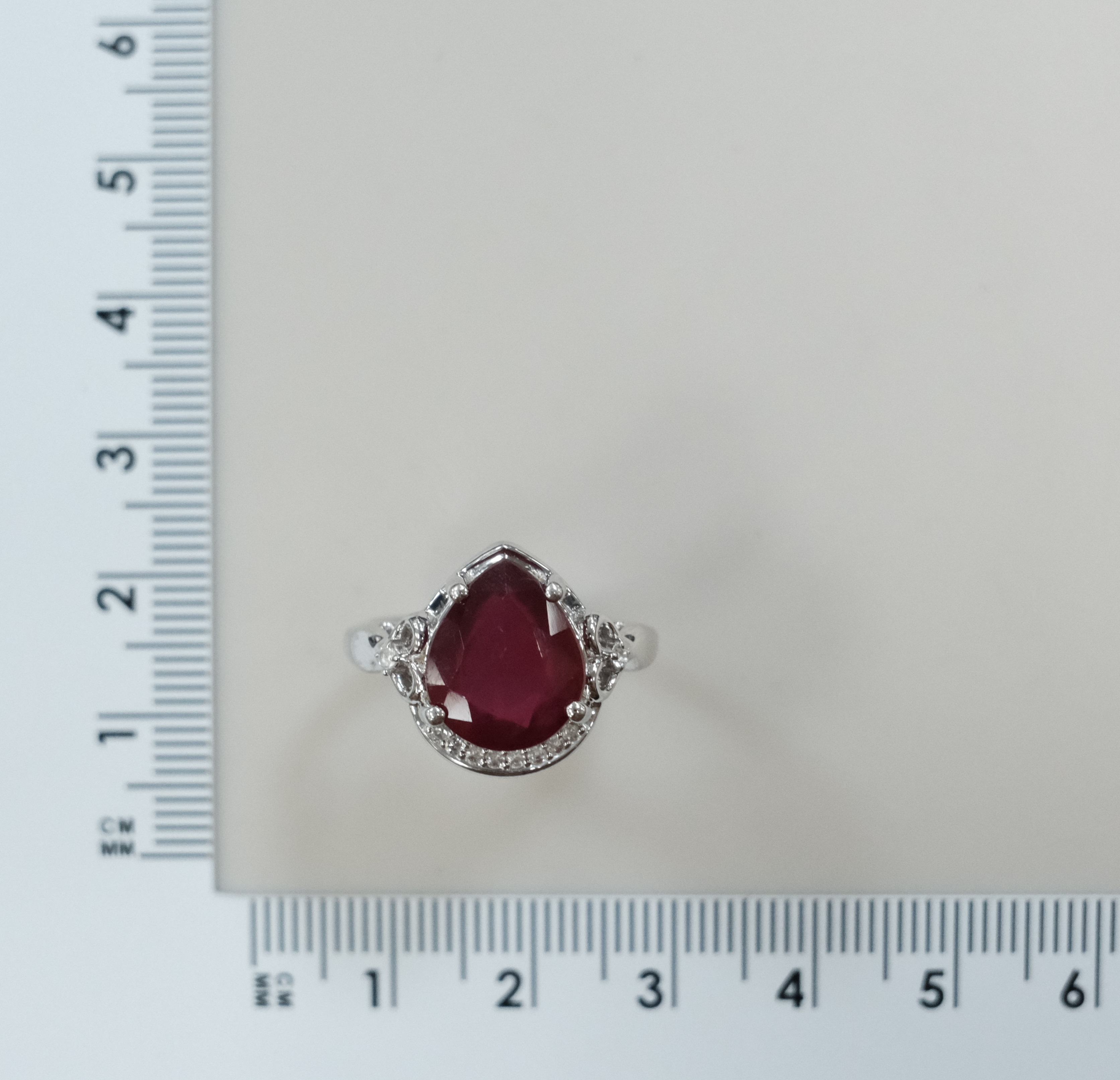 Серебряное кольцо с рубином